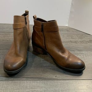 Vince Camuto 'Beamer' low boots sz 10